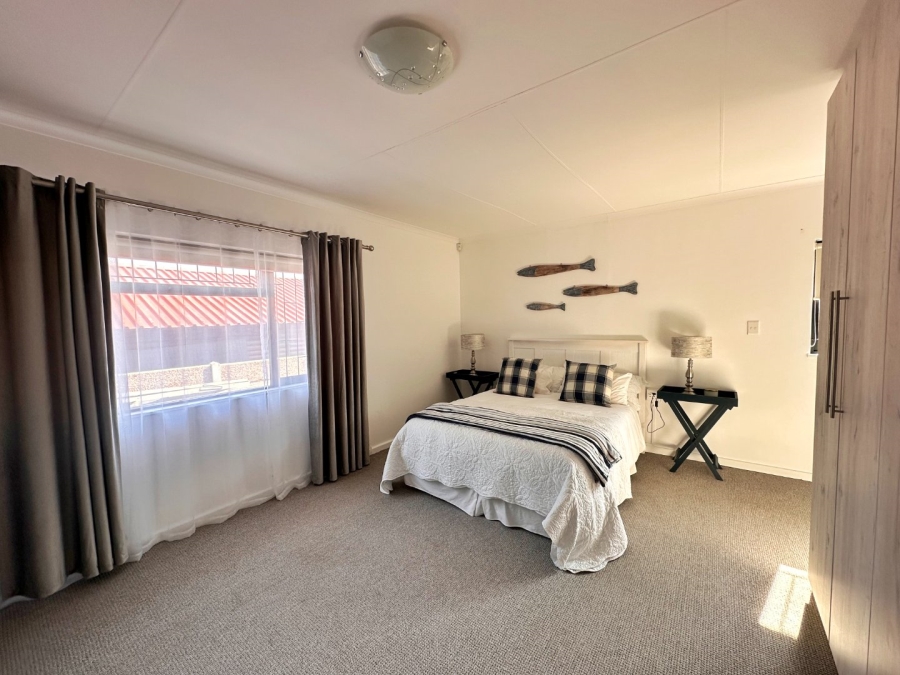 5 Bedroom Property for Sale in Fraaiuitsig Western Cape